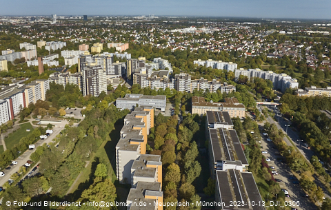 13.10.2023 - Karl-Marx-Ring 52-62 und Marx-Zentrum mit Umgebung in Neuperlach