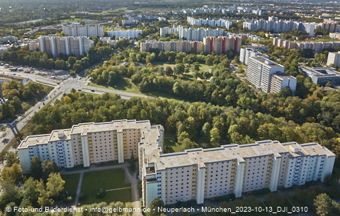 13.10.2023 - Karl-Marx-Ring 52-62 und Marx-Zentrum mit Umgebung in Neuperlach