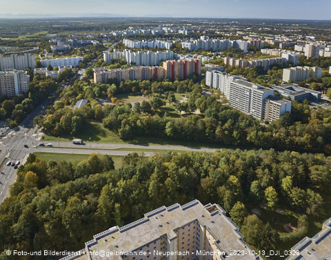 13.10.2023 - Karl-Marx-Ring 52-62 und Marx-Zentrum mit Umgebung in Neuperlach