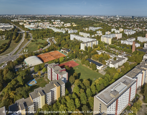 13.10.2023 - Karl-Marx-Ring 52-62 und Marx-Zentrum mit Umgebung in Neuperlach
