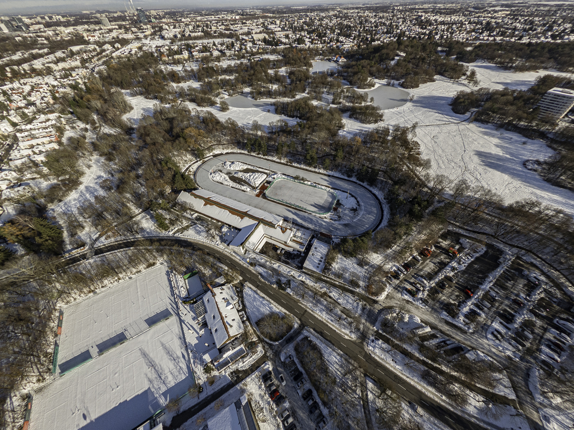 06.12.2021 - der Ostpark mit Schnee im Winter 2023 in Neuperlach