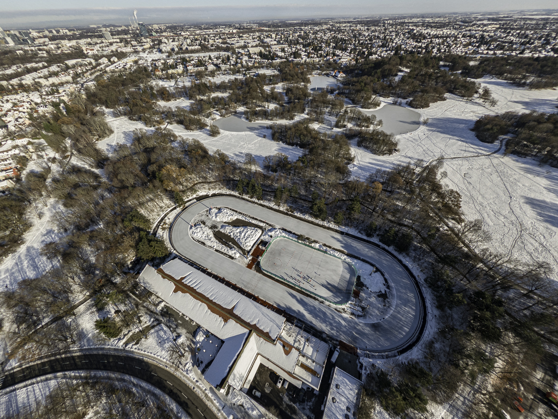 06.12.2021 - der Ostpark mit Schnee im Winter 2023 in Neuperlach