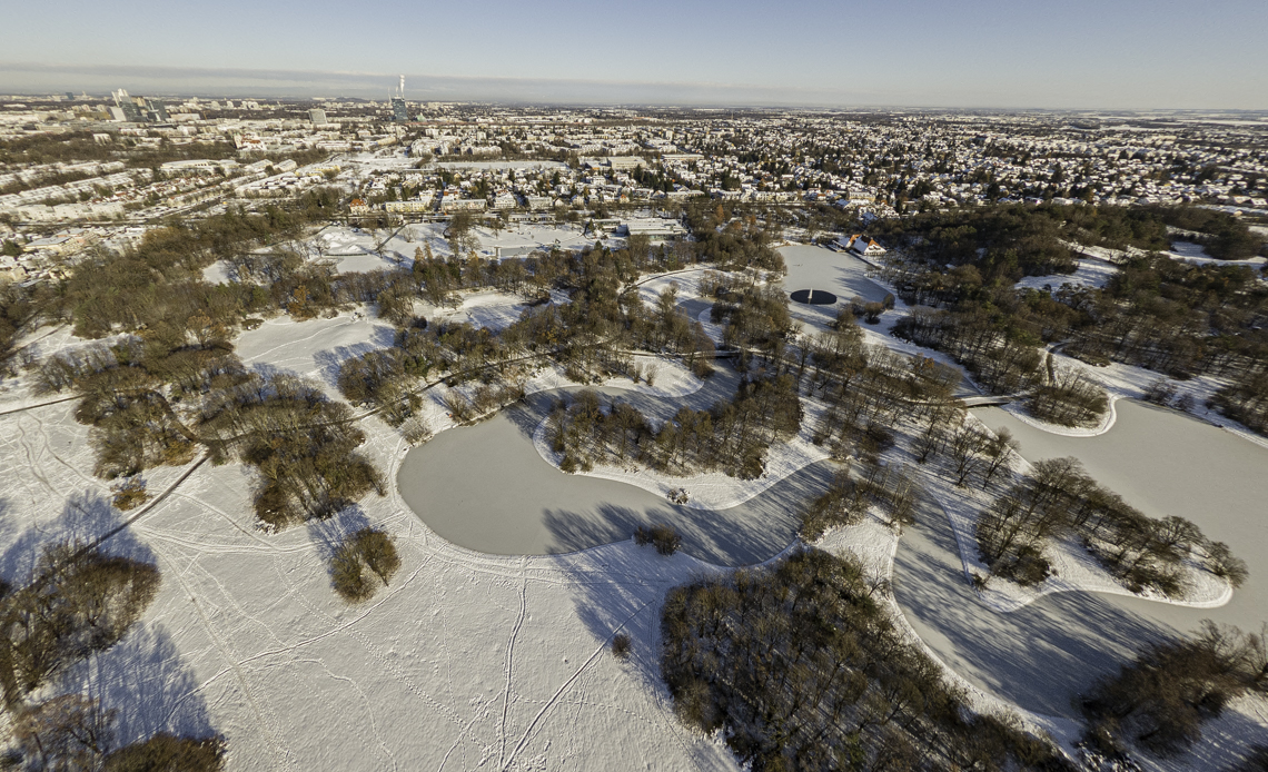 06.12.2021 - der Ostpark mit Schnee im Winter 2023 in Neuperlach