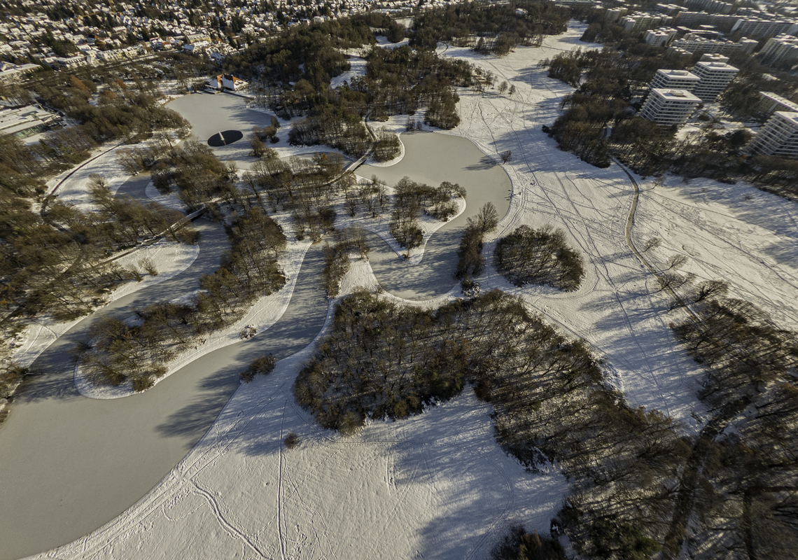 06.12.2021 - der Ostpark mit Schnee im Winter 2023 in Neuperlach