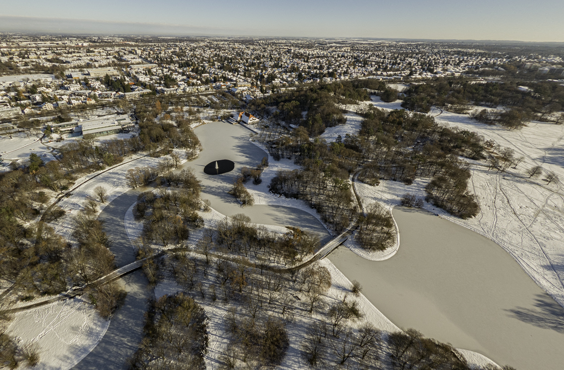06.12.2021 - der Ostpark mit Schnee im Winter 2023 in Neuperlach
