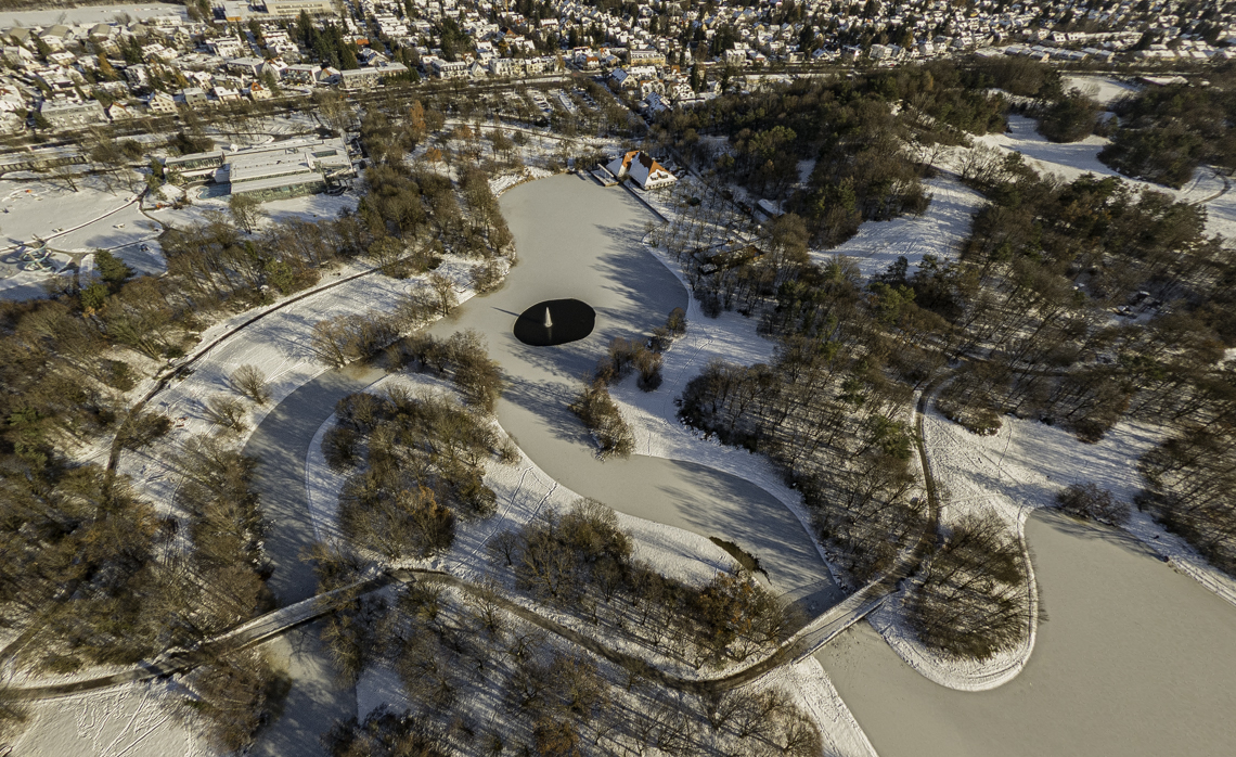 06.12.2021 - der Ostpark mit Schnee im Winter 2023 in Neuperlach