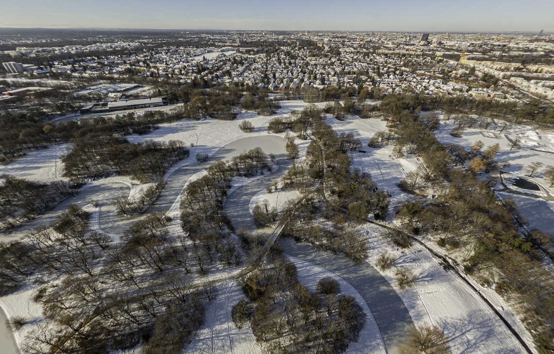 06.12.2021 - der Ostpark mit Schnee im Winter 2023 in Neuperlach