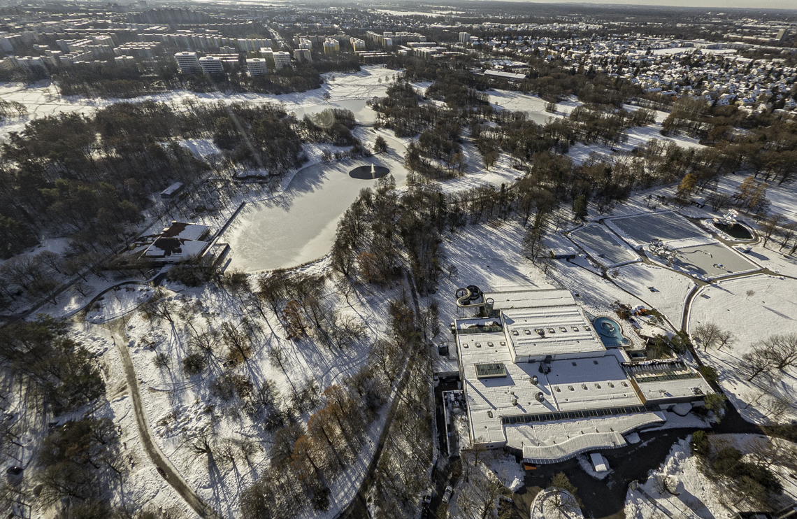 06.12.2021 - der Ostpark mit Schnee im Winter 2023 in Neuperlach