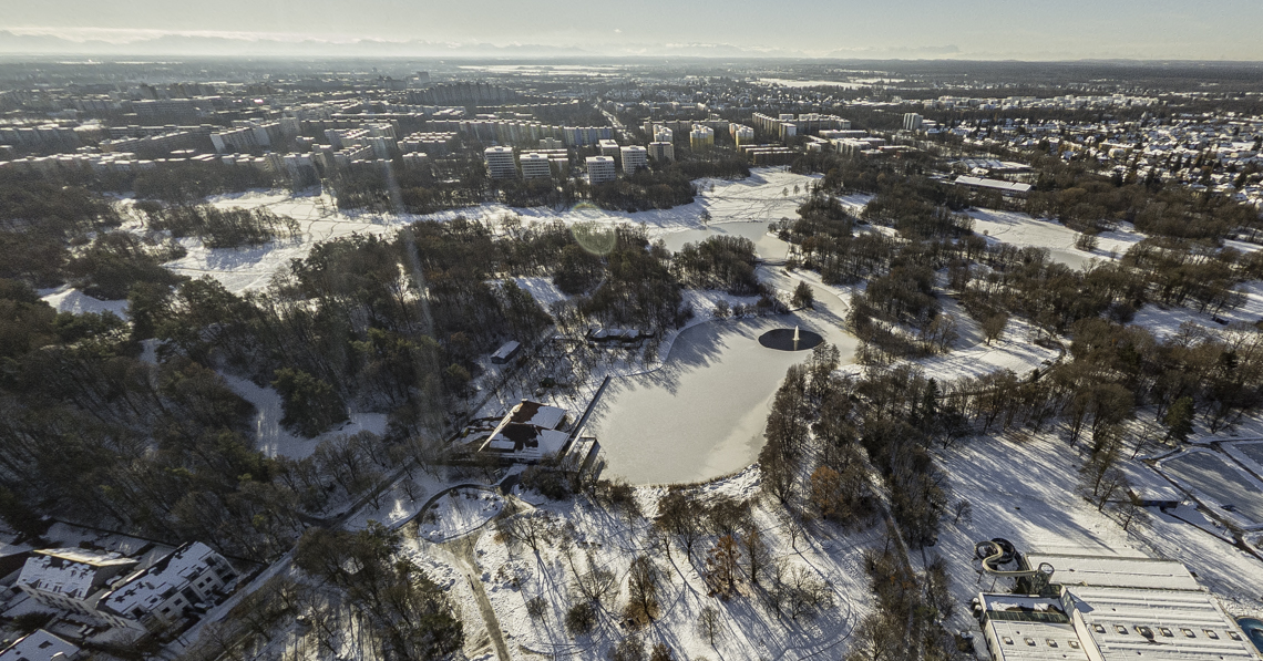 06.12.2021 - der Ostpark mit Schnee im Winter 2023 in Neuperlach