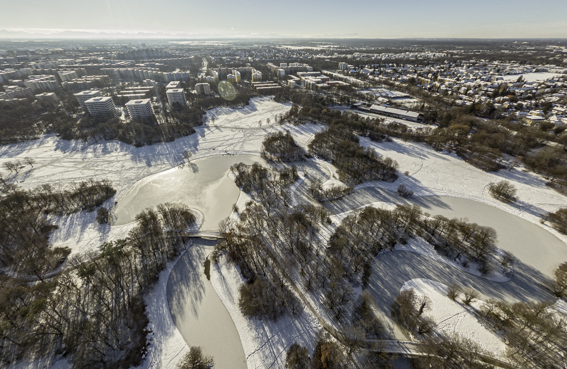 06.12.2021 - der Ostpark mit Schnee im Winter 2023 in Neuperlach