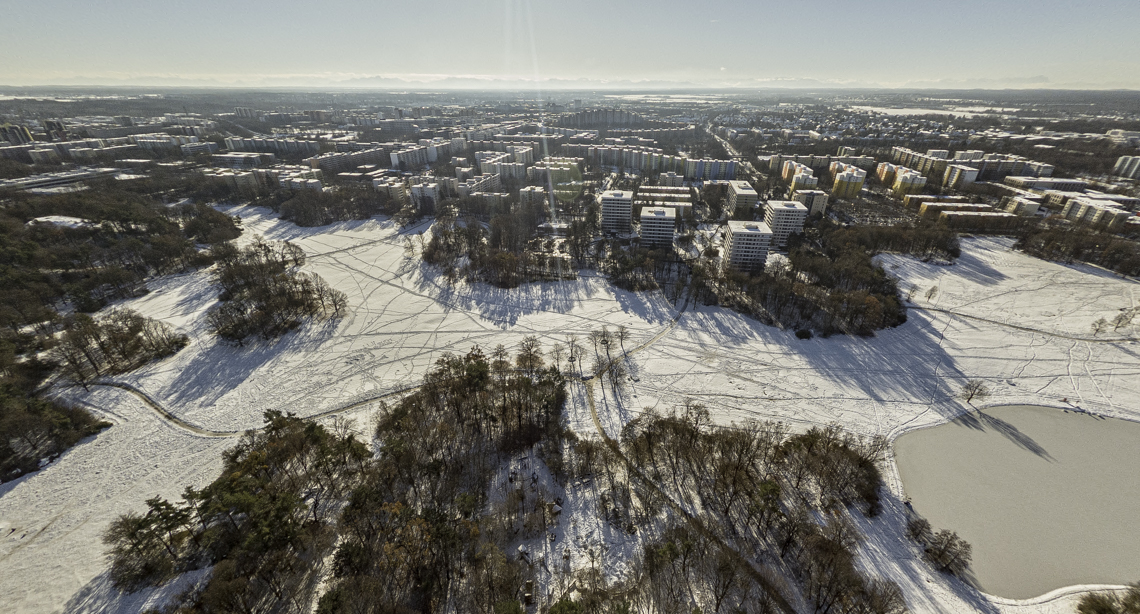 06.12.2021 - der Ostpark mit Schnee im Winter 2023 in Neuperlach