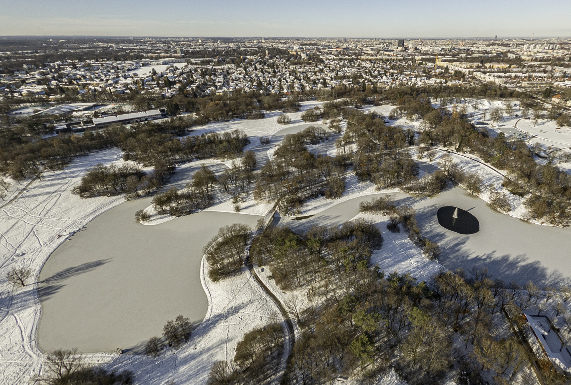 06.12.2021 - der Ostpark mit Schnee im Winter 2023 in Neuperlach