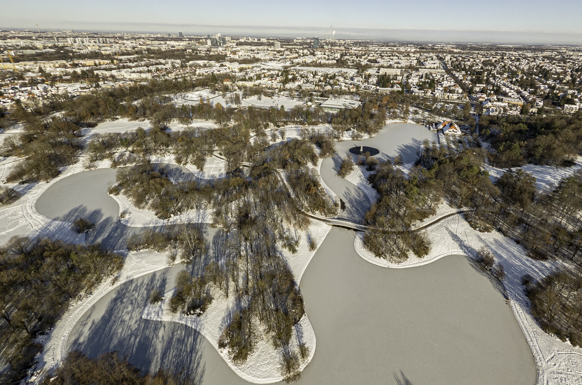 06.12.2021 - der Ostpark mit Schnee im Winter 2023 in Neuperlach