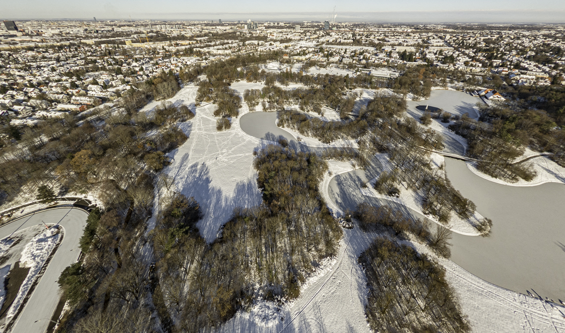 06.12.2021 - der Ostpark mit Schnee im Winter 2023 in Neuperlach