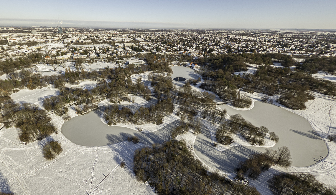 06.12.2021 - der Ostpark mit Schnee im Winter 2023 in Neuperlach