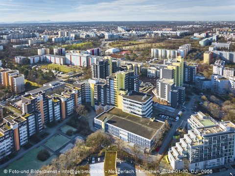30.01.2024 - Marx-Zentrum, Studentenwohnheim und Wohnanlage Karl-Marx-Ring 52-62 und KMR 53-57c