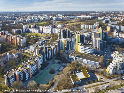 30.01.2024 - Marx-Zentrum, Studentenwohnheim und Wohnanlage Karl-Marx-Ring 52-62 und KMR 53-57c