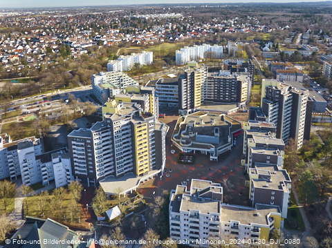 30.01.2024 - Marx-Zentrum, Studentenwohnheim und Wohnanlage Karl-Marx-Ring 52-62 und KMR 53-57c