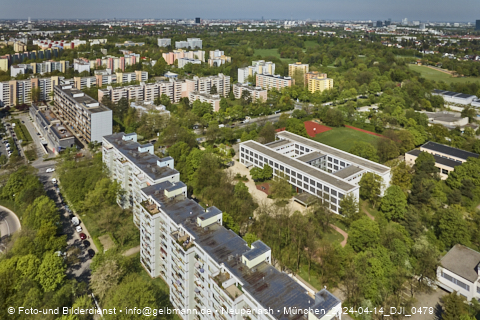 14.04.2024 - Marx-Zentrum, Studentenwohnheim und Wohnanlage Karl-Marx-Ring 52-62 und KMR 53-57c