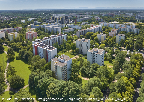 18.06.2024 - Baustelle am Karl-Marx-Ring 11-21 mit Dach-Solaranlage in Neuperlach