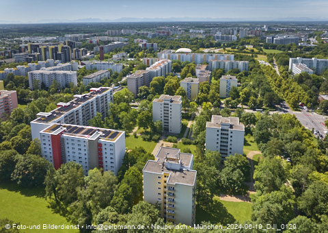 18.06.2024 - Baustelle am Karl-Marx-Ring 11-21 mit Dach-Solaranlage in Neuperlach