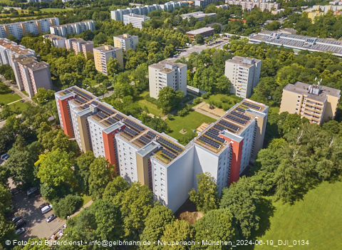18.06.2024 - Baustelle am Karl-Marx-Ring 11-21 mit Dach-Solaranlage in Neuperlach