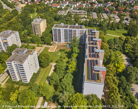 18.06.2024 - Baustelle am Karl-Marx-Ring 11-21 mit Dach-Solaranlage in Neuperlach
