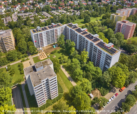 18.06.2024 - Baustelle am Karl-Marx-Ring 11-21 mit Dach-Solaranlage in Neuperlach