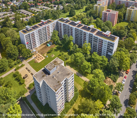 18.06.2024 - Baustelle am Karl-Marx-Ring 11-21 mit Dach-Solaranlage in Neuperlach