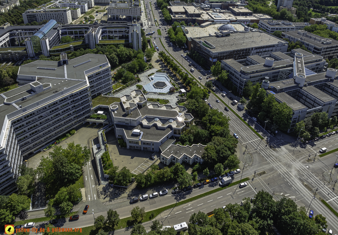29.07.2024 - Brunnen vor der deutschen Rentenversicherung Bayern Süd in Neuperlach