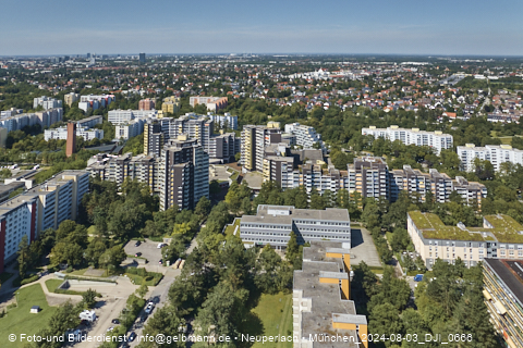 03.08.2024 - Marx-Zentrum, Studentenwohnheim, Wohnanlage Karl-Marx-Ring 52-62, KMR 53-57c Umgebung