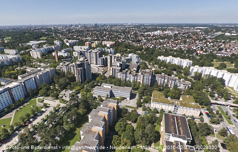 03.08.2024 - Marx-Zentrum, Studentenwohnheim, Wohnanlage Karl-Marx-Ring 52-62, KMR 53-57c Umgebung