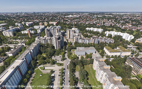 03.08.2024 - Marx-Zentrum, Studentenwohnheim, Wohnanlage Karl-Marx-Ring 52-62, KMR 53-57c Umgebung