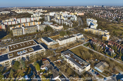 06.03.2025 - Marx-Zentrum, Studentenwohnheim, Wohnanlage Karl-Marx-Ring 52-62, KMR 53-57c Umgebung