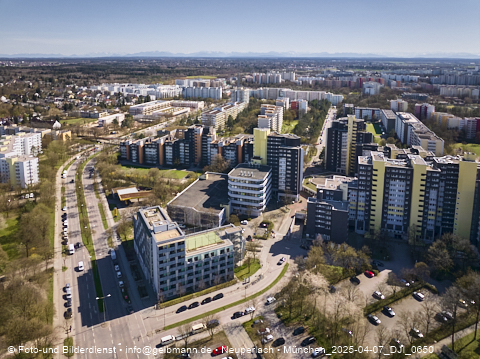 07.04.2025 - Marx-Zentrum, Studentenwohnheim, Wohnanlage Karl-Marx-Ring 52-62, KMR 53-57c Umgebung