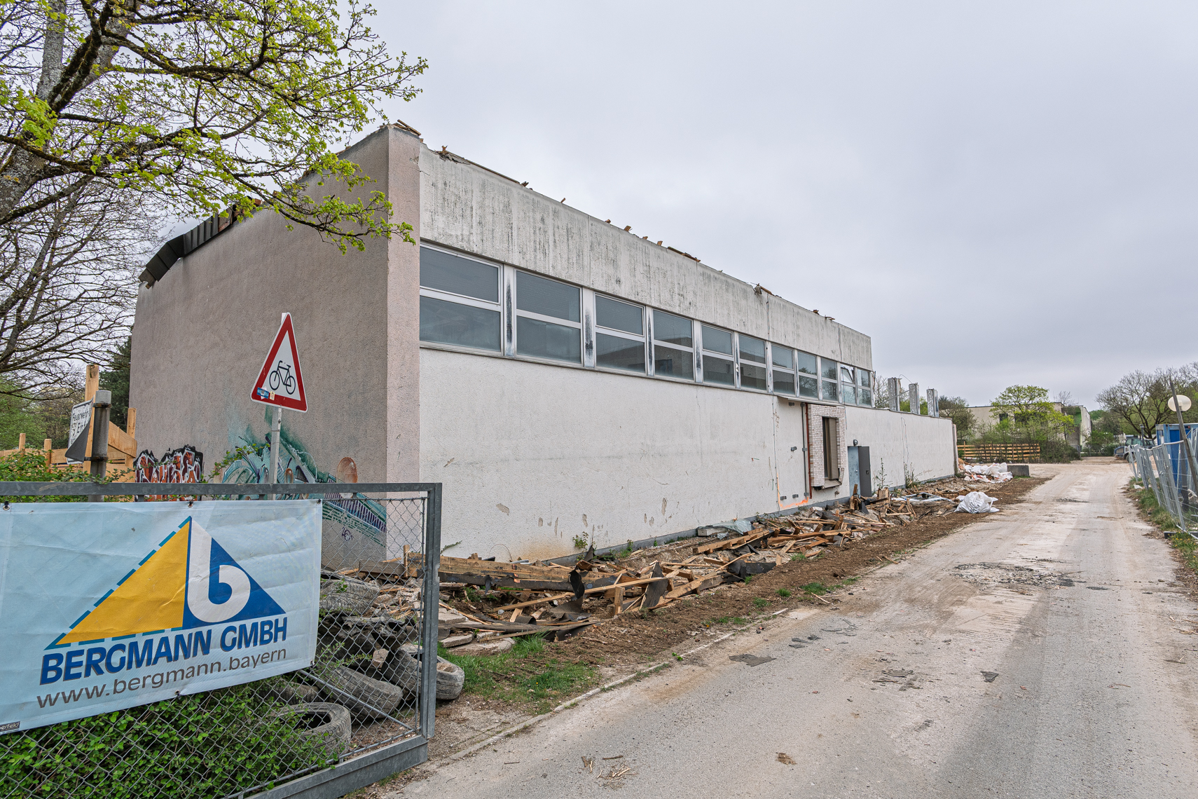 16.04.2025 - Abriss der Grundschule am Karl-Marx-Ring