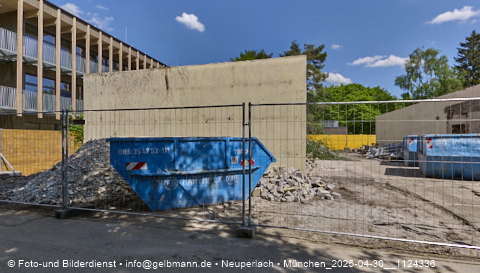 30.04.2025 - Abrissbaustelle Kindergarten an der Heinrich-Wieland-Strasse in Neuperlach