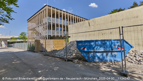 30.04.2025 - Abrissbaustelle Kindergarten an der Heinrich-Wieland-Strasse in Neuperlach