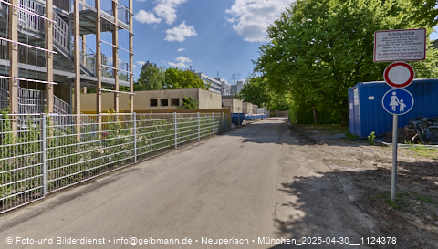 30.04.2025 - Abrissbaustelle Kindergarten an der Heinrich-Wieland-Strasse in Neuperlach