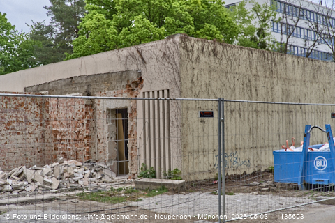 05.05.2025 - Abrissbaustelle Kindergarten an der Heinrich-Wieland-Strasse in Neuperlach