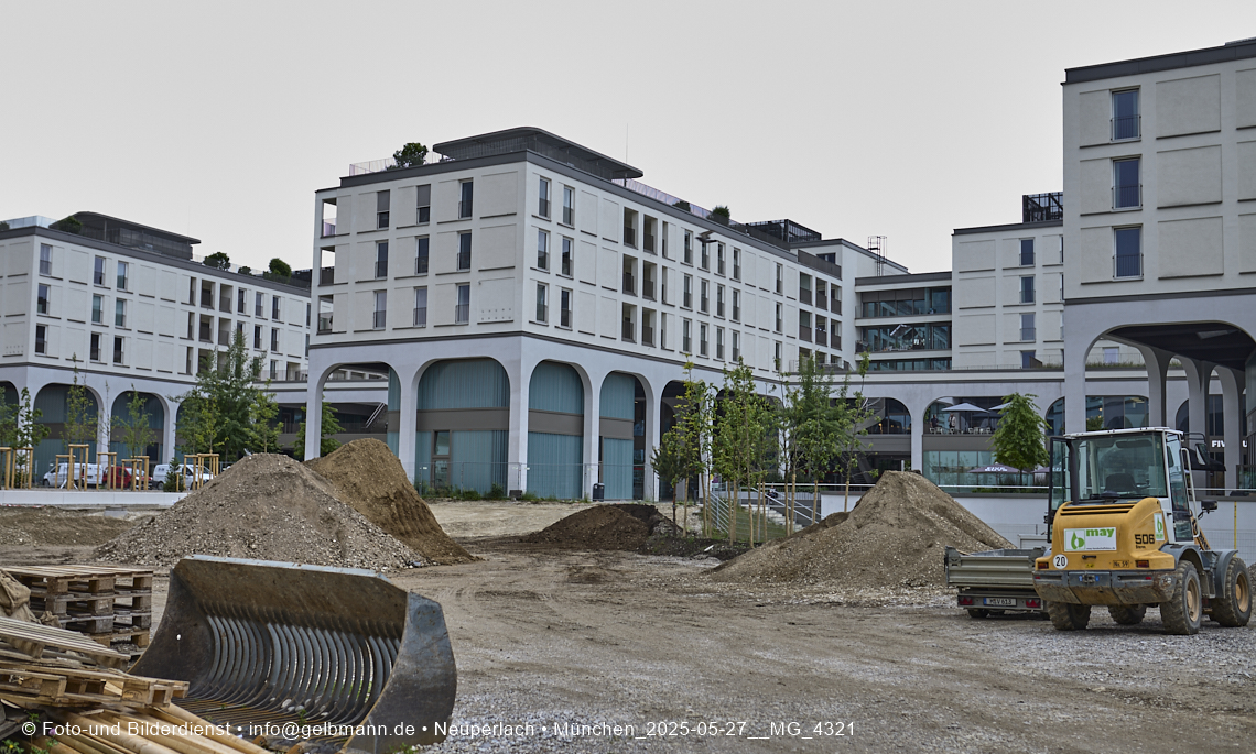 27.05.2025 - Bauarbeiten an den Freiflächen vom Perlach Plaza 