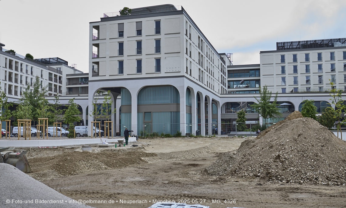 27.05.2025 - Bauarbeiten an den Freiflächen vom Perlach Plaza 