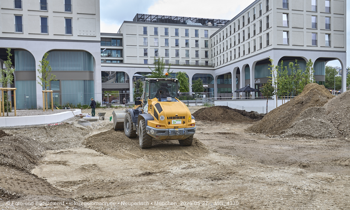 27.05.2025 - Bauarbeiten an den Freiflächen vom Perlach Plaza 