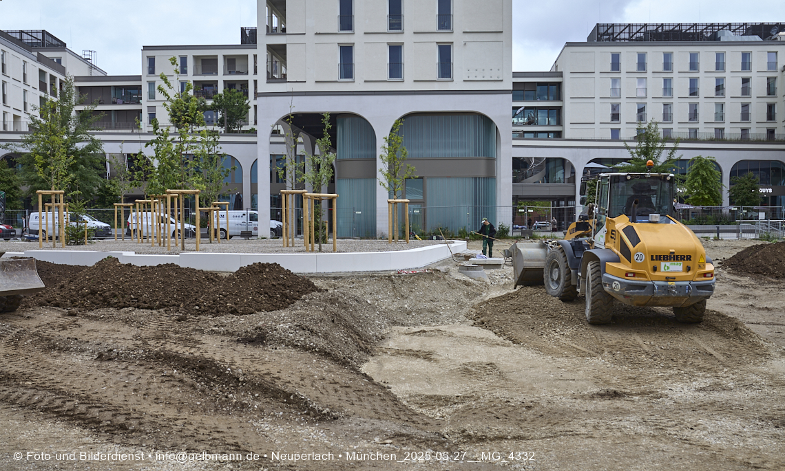 27.05.2025 - Bauarbeiten an den Freiflächen vom Perlach Plaza 