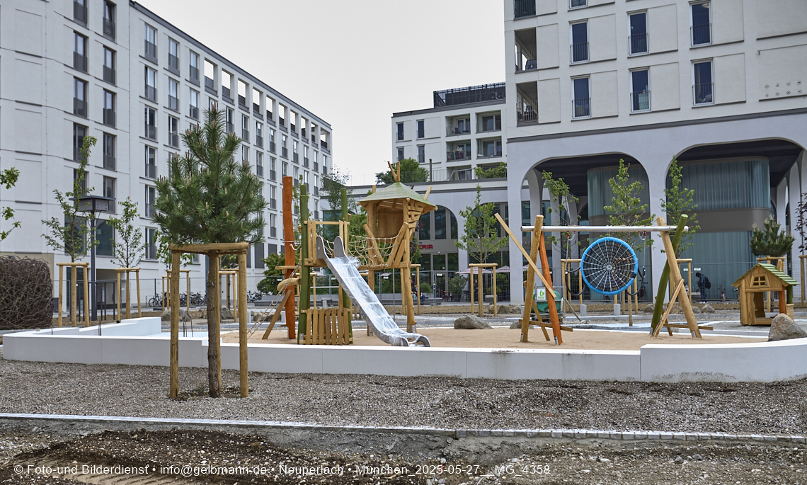 27.05.2025 - Bauarbeiten an den Freiflächen vom Perlach Plaza 