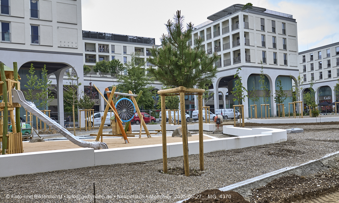 27.05.2025 - Bauarbeiten an den Freiflächen vom Perlach Plaza 