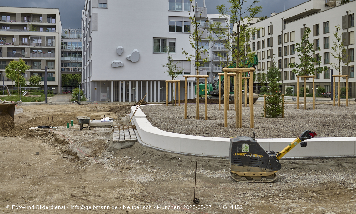 27.05.2025 - Bauarbeiten an den Freiflächen vom Perlach Plaza 