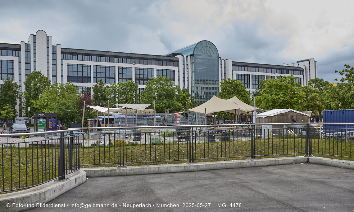 27.05.2025 - Bauarbeiten an den Freiflächen vom Perlach Plaza 