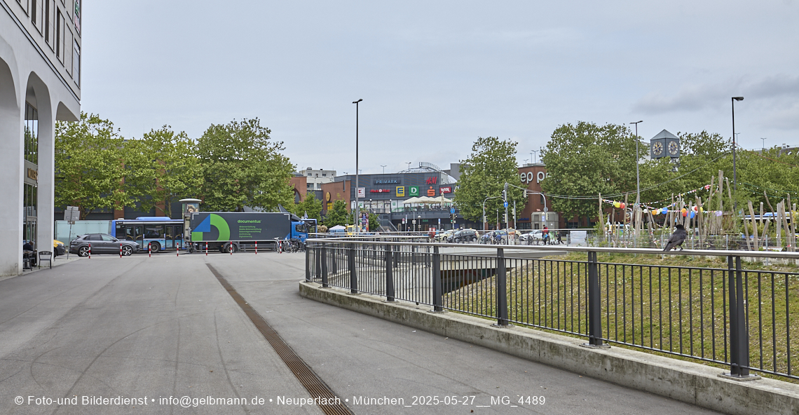 27.05.2025 - Bauarbeiten an den Freiflächen vom Perlach Plaza 