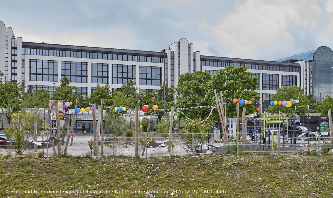 27.05.2025 - Bauarbeiten an den Freiflächen vom Perlach Plaza 